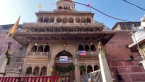 बांके बिहारी मंदिर कॉरिडोर परियोजना को लेकर प्रस्तावित तोड़फोड़ पर दायर जनहित याचिका पर इलाहाबाद हाईकोर्ट ने यूपी सरकार से मांगा जवाब